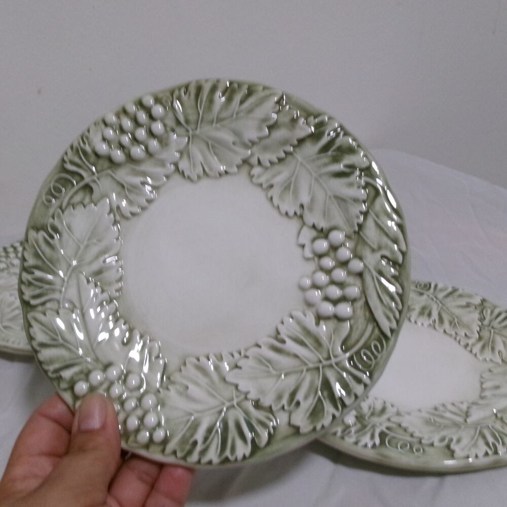 Williams Sonoma Napa Sage Green Grapevine Salad Plates Set of 4 Made in Italy
